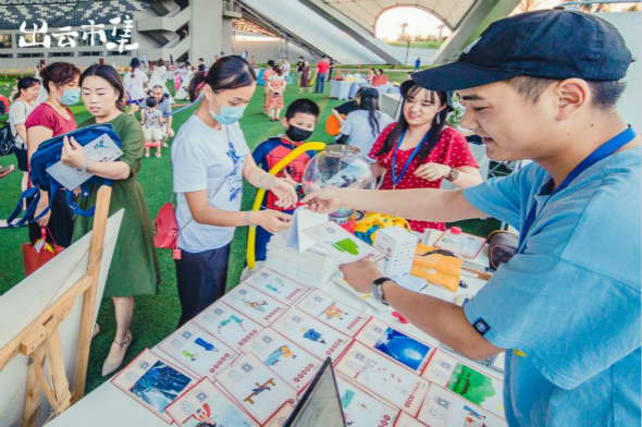 成都露天音樂公園現(xiàn)場擺攤攤11_meitu_10.jpg