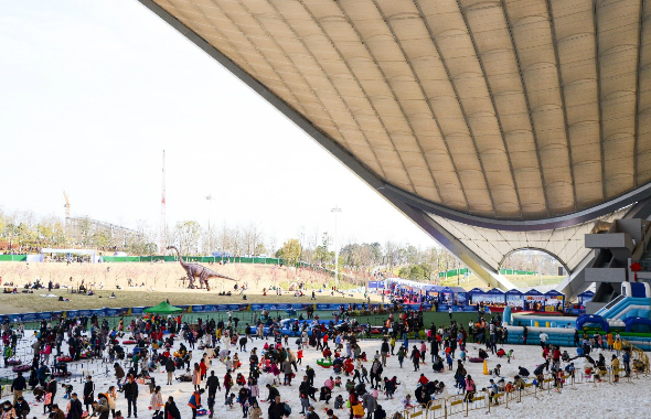 來成都露天音樂公園，耍雪！